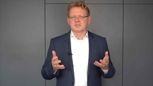 Andreas Hollstein beantwortet Fragen zur Freien Kunst- und Kulturszene